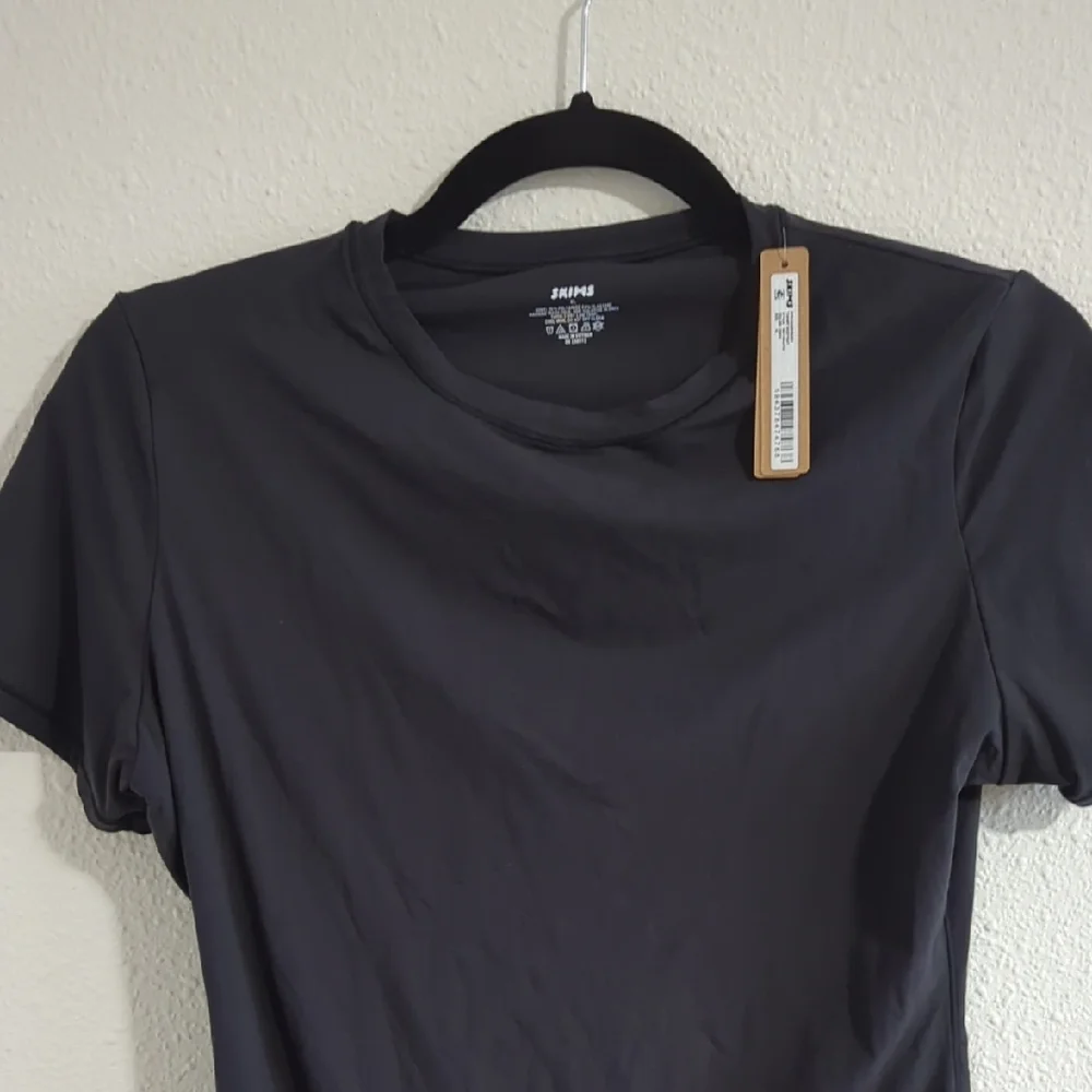 SKIMS FITS EVERYBODY T-SHIRT BODYSUIT - Black - Size XL - Picture 4 of 9